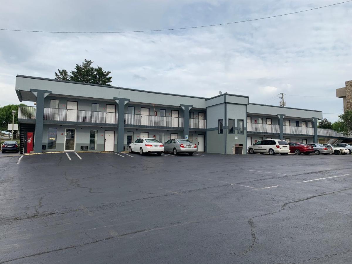 Royal Inn & Suites Knoxville Buitenkant foto